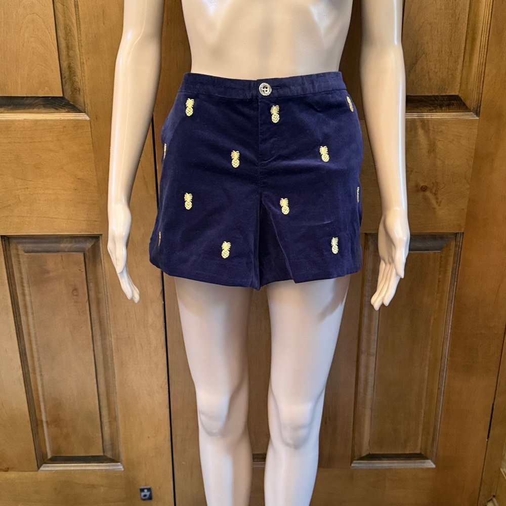 Lilly Pulitzer High Waist Blue and Gold Shorts size 12
36” waist 
12”length